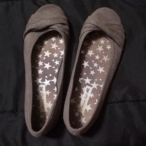 American eagle flats grey